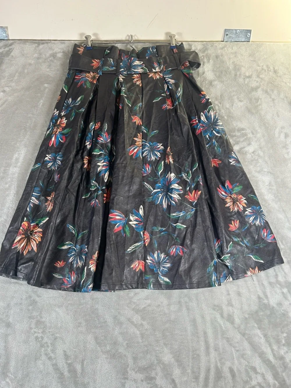 Kosmios Floral Pleated faux leather A-Line Skirt in Black - Picture 7 of 11